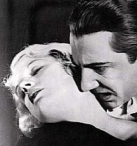 Dracula (Bela Lugosi) hängt 1931 an Minas (Helen Chandler) Hals (c) Universal Pictures