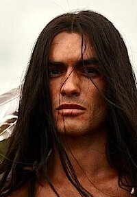 Zweifellos auch ein ziemlich schöner Apache: Nik Xheliaj als Winnetou (c) RTL-Television
