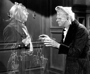 Reginald Owen (Scrooge) und Leo G. Carroll (Marleys’ Geist) im Klassiker von 1938 (c) MGM