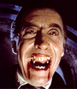 So typisch, so magisch böse: Unverkennbar Christopher Lee, der größte Dracula. (c) Universal Filmverleih