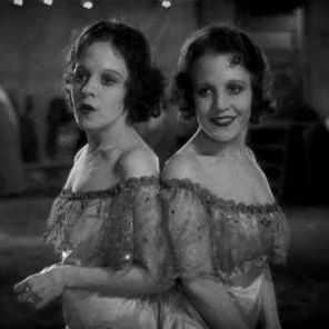 Daisy und Violet Hilton, die siamesischen Zwillinge (c) Warner Home Video